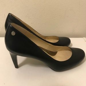 Calvin Klein classic leather pumps size 7.5